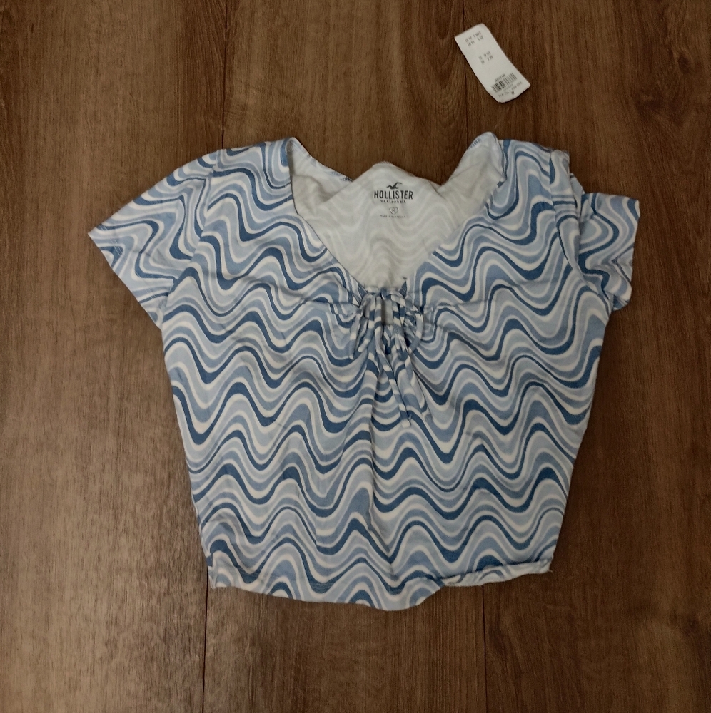 NWT Hollister Groovy Print Keyhole Short Sleeve Crop Top Sz M